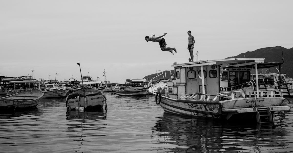 découvrez un monde d'activités nautiques passionnantes qui vous attendent ! que vous soyez amateur de voile, de kayak, de plongée ou de pêche, plongez dans des expériences inoubliables sur l'eau. rejoignez-nous pour des aventures maritimes adaptées à tous les niveaux, et profitez de la beauté des paysages aquatiques.